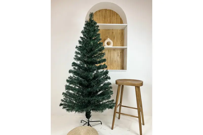 Ilustración de la guía: Cómo decorar un árbol de Navidad: luces, adornos y cuántas luces poner