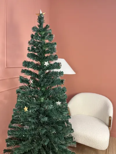 Árbol de fibra óptica verde con estrella en la copa