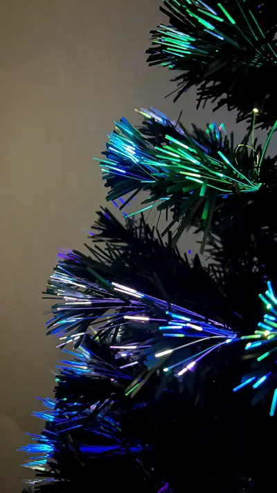 Puntas de fibra óptica encendidas en azul y verde